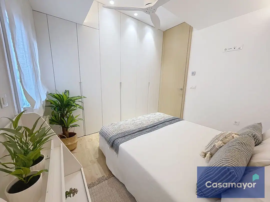 Habitación de Piso en venta en Alicante / Alacant con Aire acondicionado, Calefacción y Terraza