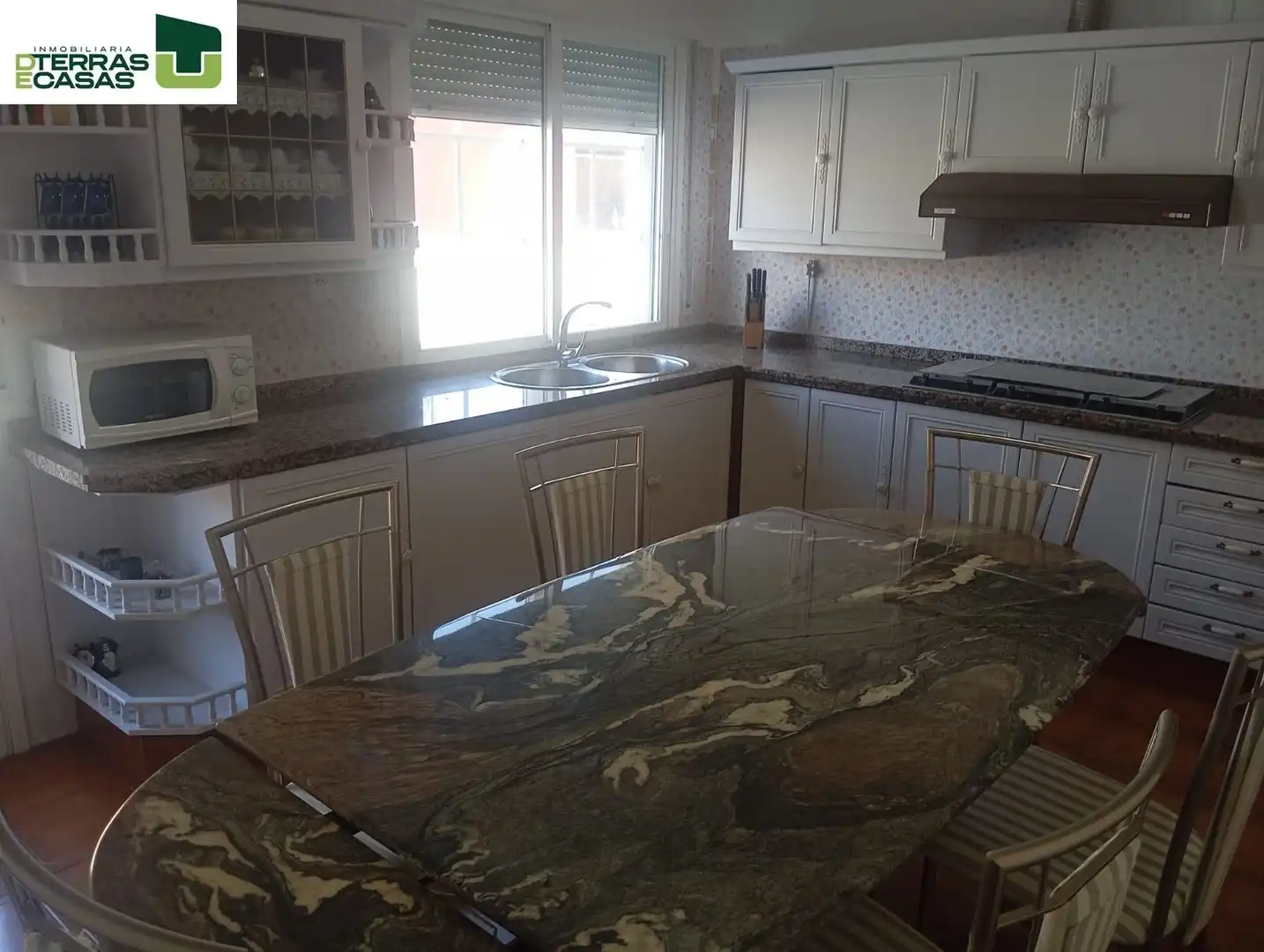 Cuina de Casa o xalet en venda en Bueu amb Calefacció, Terrassa i Traster