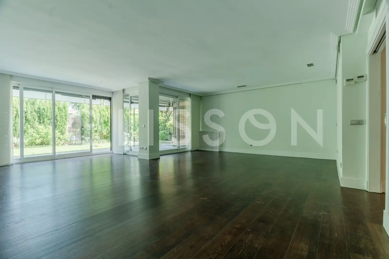 Sala de estar de Dúplex en venta en La Moraleja con Aire acondicionado, Calefacción y Jardín privado