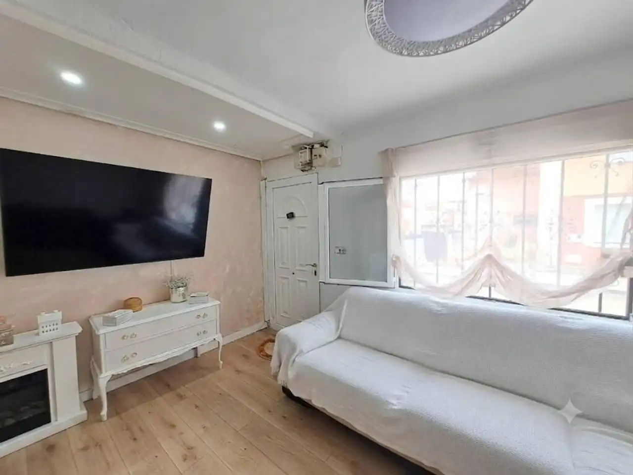 Sala d'estar de Casa o xalet en venda en Burgos amb Parquet