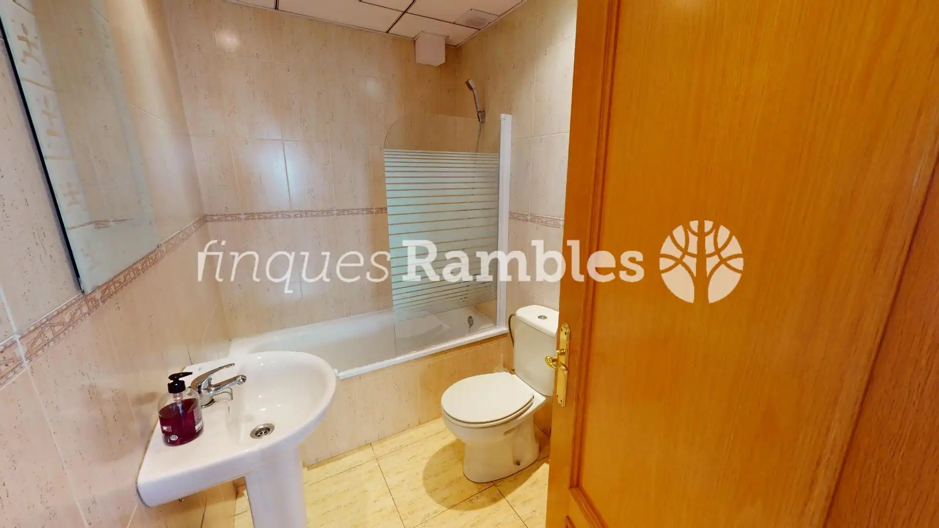 Baño de Piso en venta en Vilanova del Camí con Calefacción, Terraza y Balcón