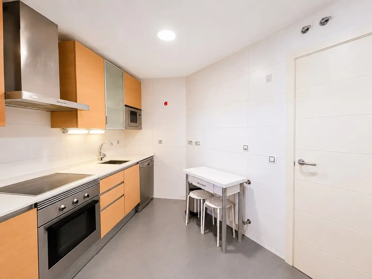 Kitchen of Flat for sale in Madrid  with Air Conditioner, Private garden and Storage room