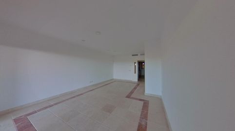 Foto 4 de Piso en venta en C/ Pico Alcazaba, Benatalaya, Estepona