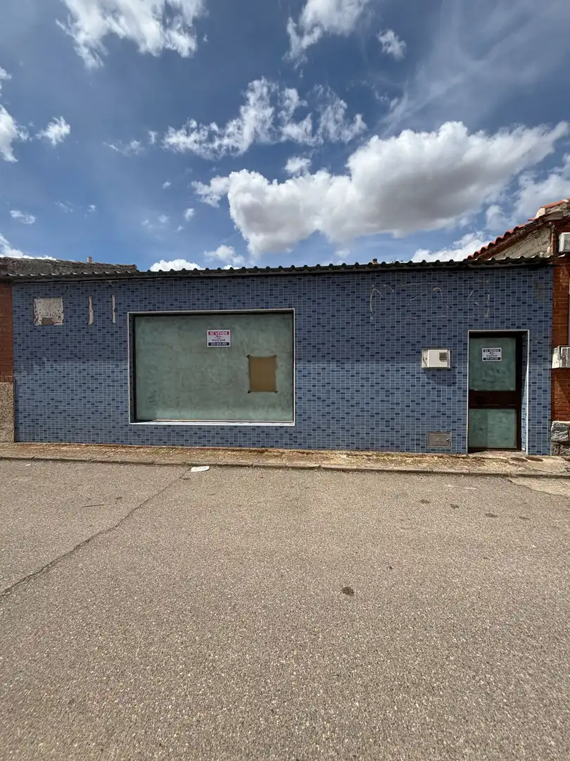 Vista exterior de Local en venta en Polán