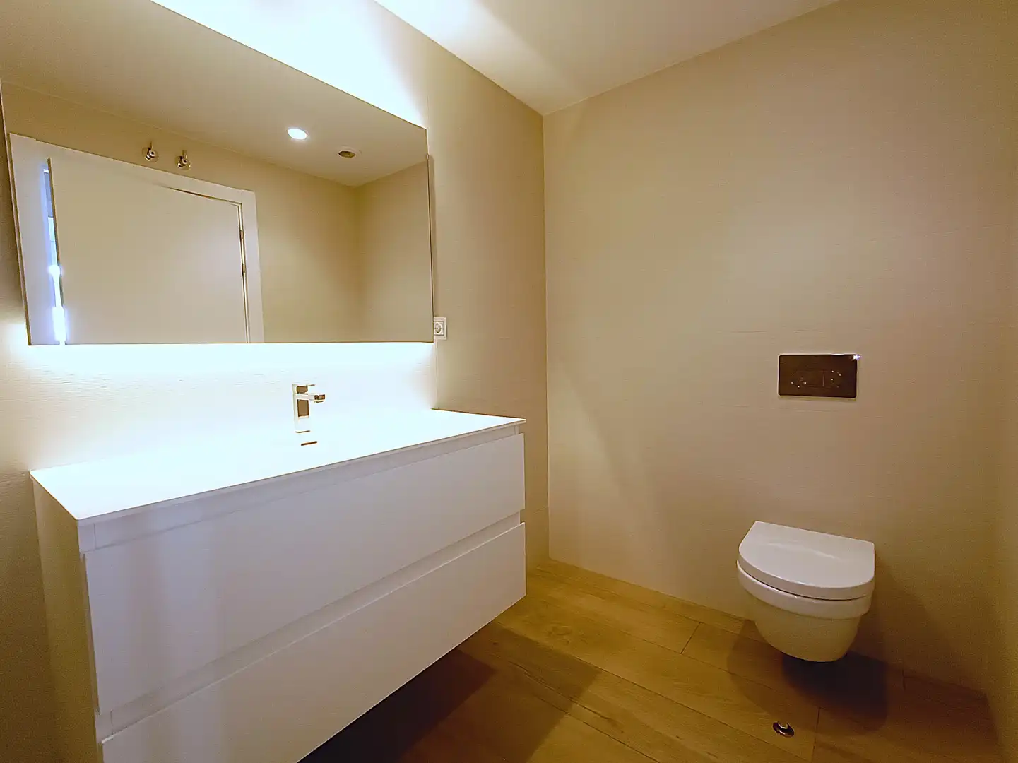 Baño de Piso de alquiler en  Pamplona / Iruña con Calefacción, Terraza y Trastero
