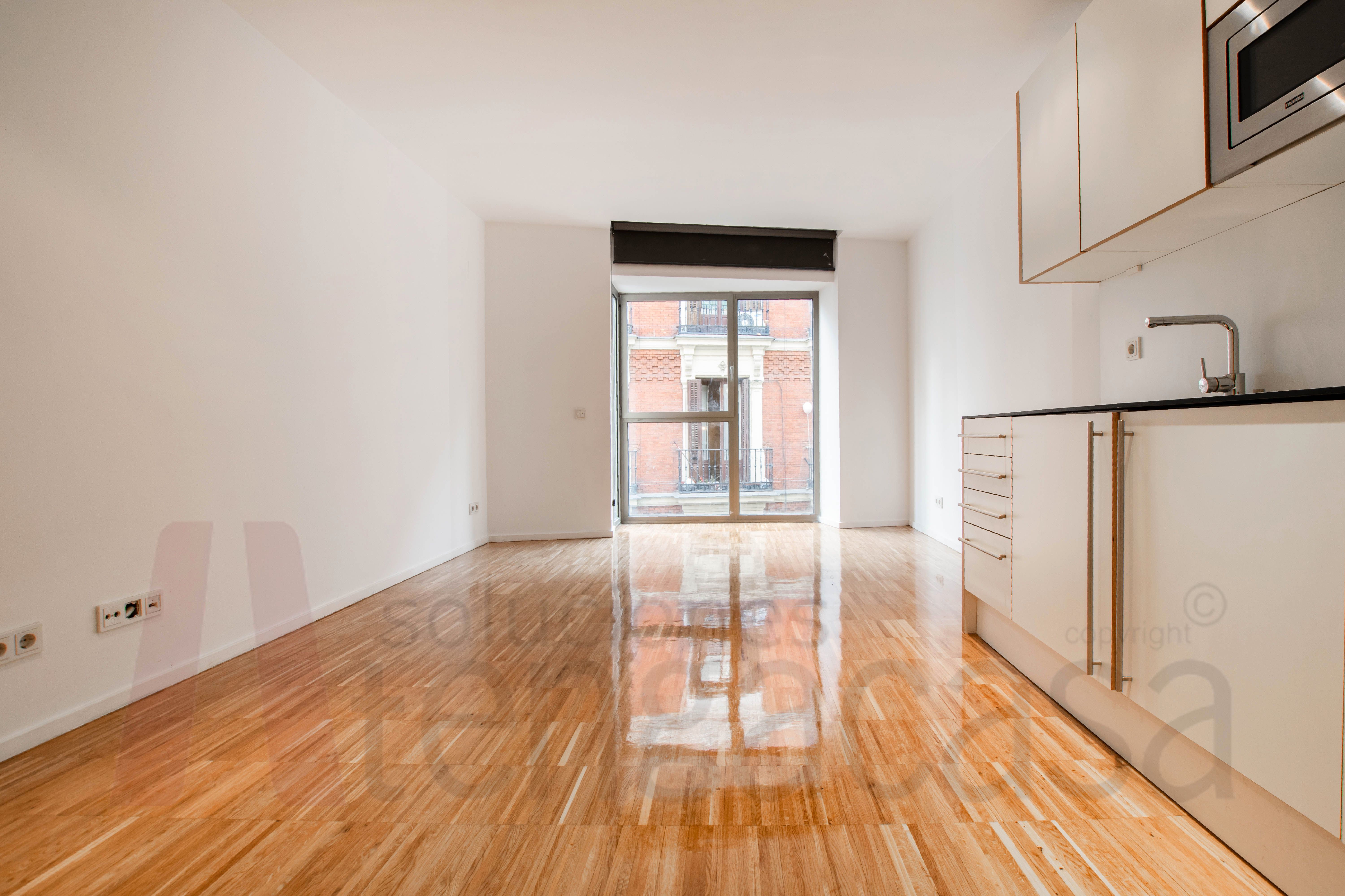 Vista exterior de Estudi de lloguer en  Madrid Capital amb Aire condicionat, Calefacció i Parquet