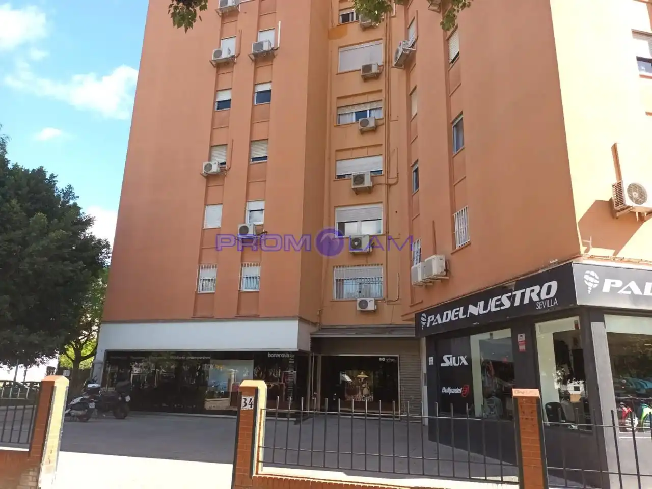 Vista exterior de Pis en venda en Sevilla amb Aire condicionat