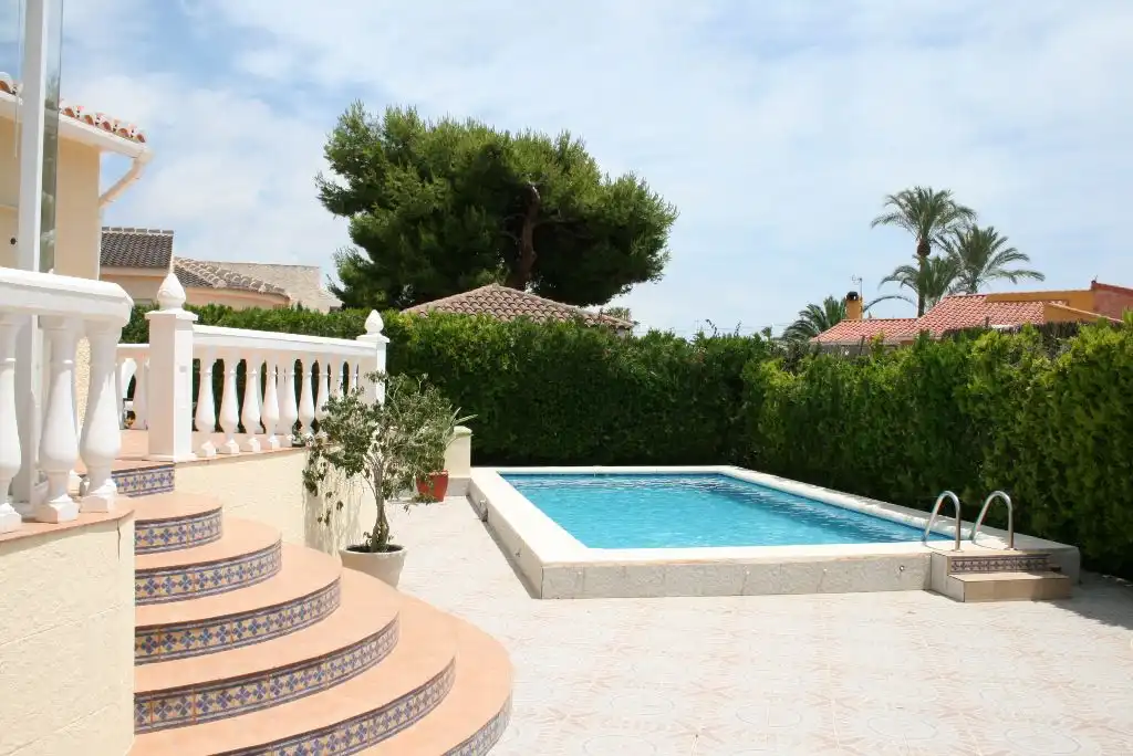 Swimming pool of Houses for sale in El Campello  with Air Conditioner
