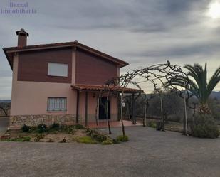 Außenansicht von Country house zum verkauf in Lardero mit Terrasse