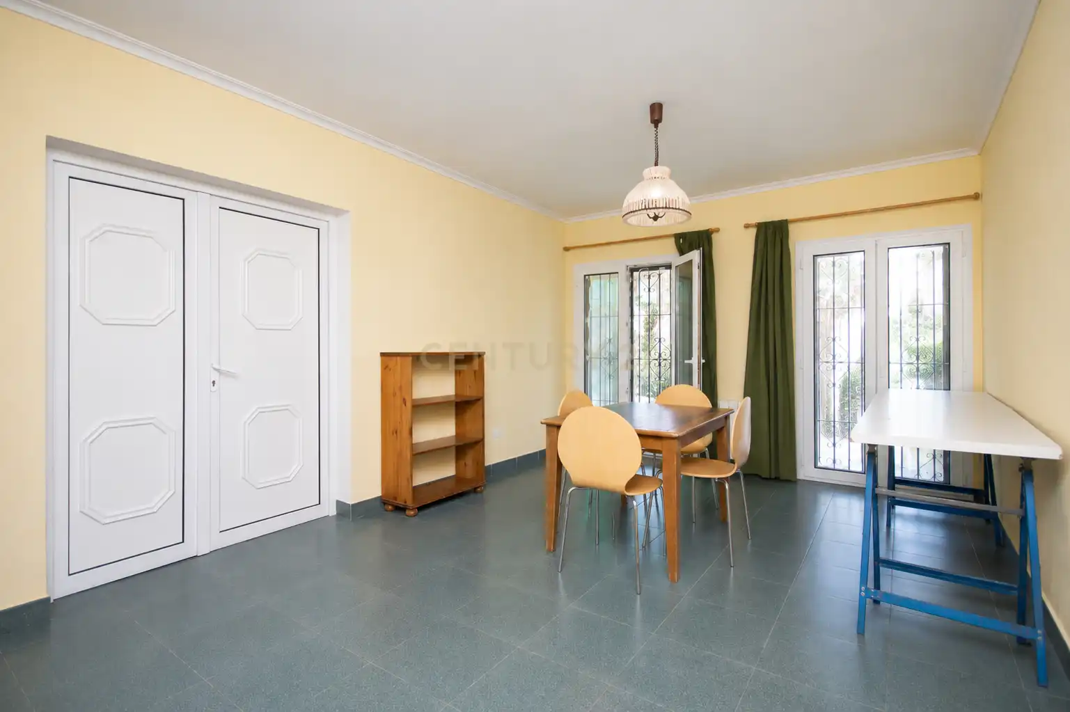 Comedor de Casa o chalet en venta en Alicante / Alacant con Jardín privado, Trastero y Piscina