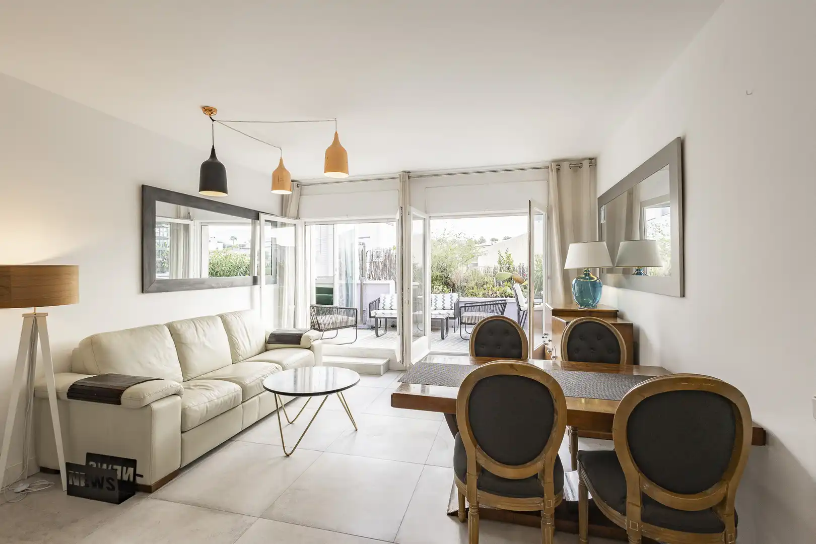 Sala d'estar de Àtic de lloguer en Sitges amb Aire condicionat, Calefacció i Terrassa