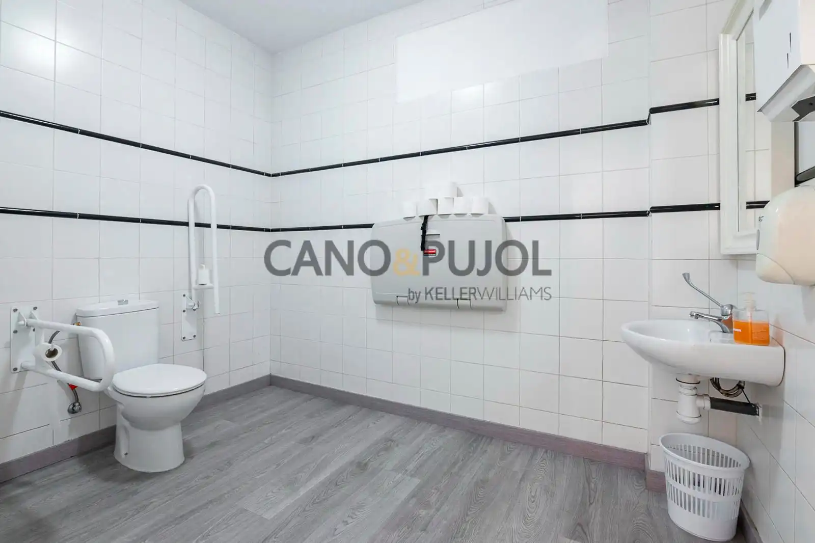 Bathroom of Buildings for sale in Rubí