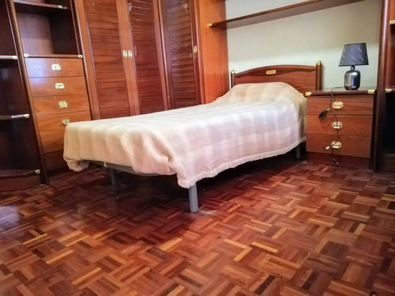 Bedroom of Flat for rent in Burgos  with Heating, Parquet flooring and Furnished