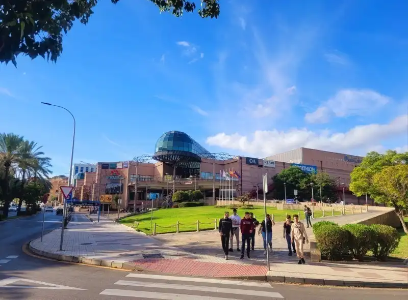 Vista exterior de Pis en venda en Málaga amb Terrassa, Forn i Rentadora