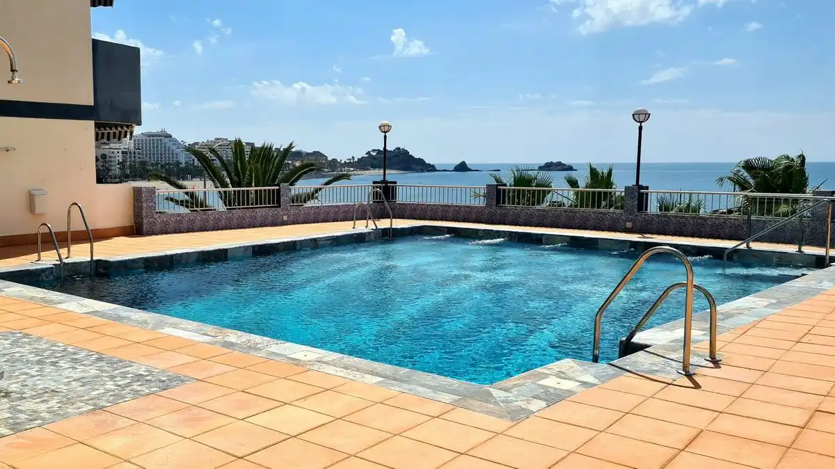 Piscina de Piso de alquiler en Almuñécar con Aire acondicionado, Terraza y Piscina