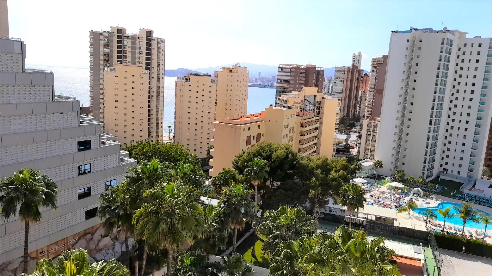 Vista exterior de Apartamento de alquiler en Benidorm con Aire acondicionado, Jardín privado y Amueblado