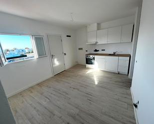 Cuina de Apartament de lloguer en Ciutadella de Menorca amb Moblat