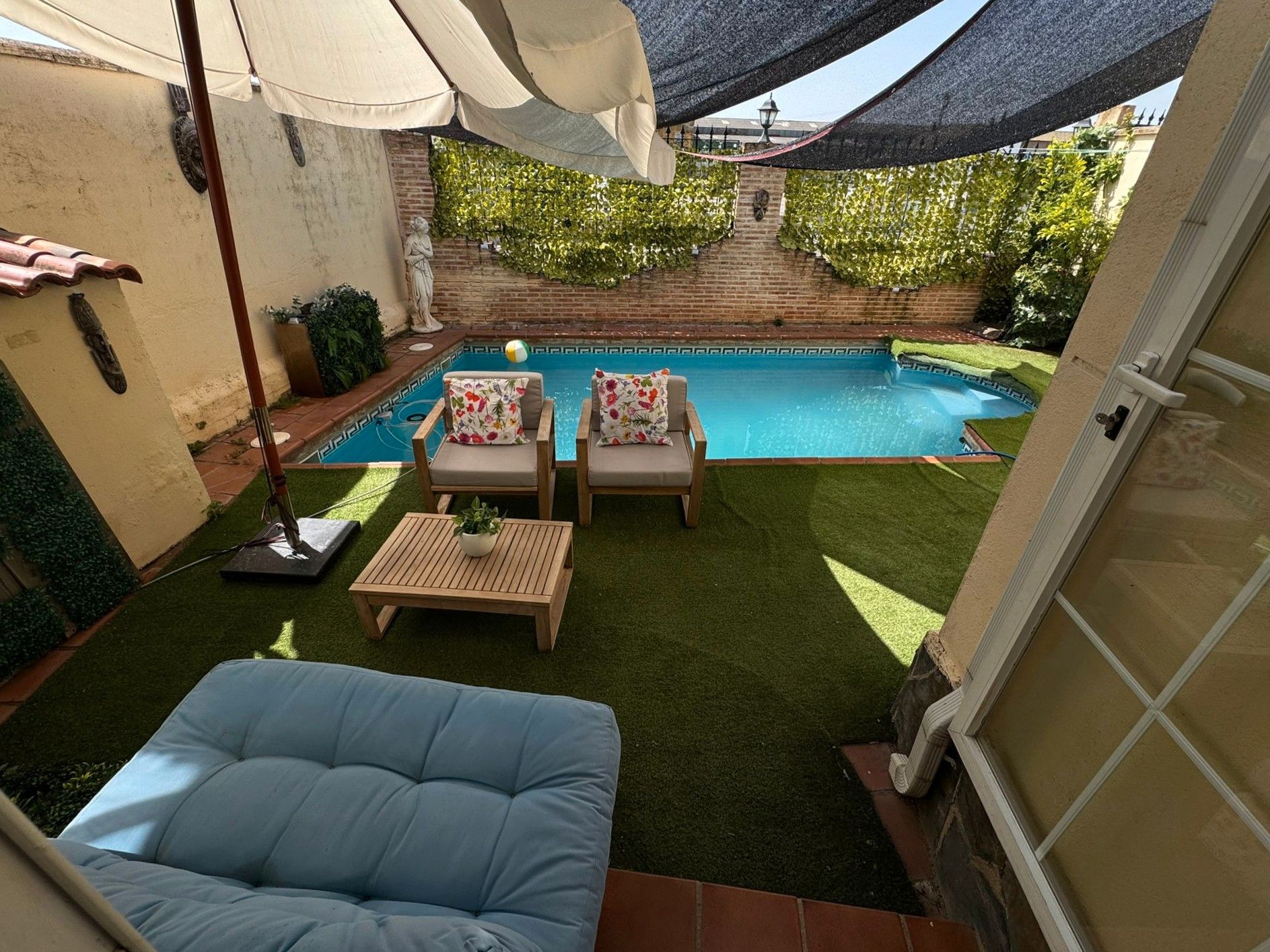 Terrassa de Casa adosada en venda en Calera y Chozas amb Aire condicionat, Calefacció i Jardí privat