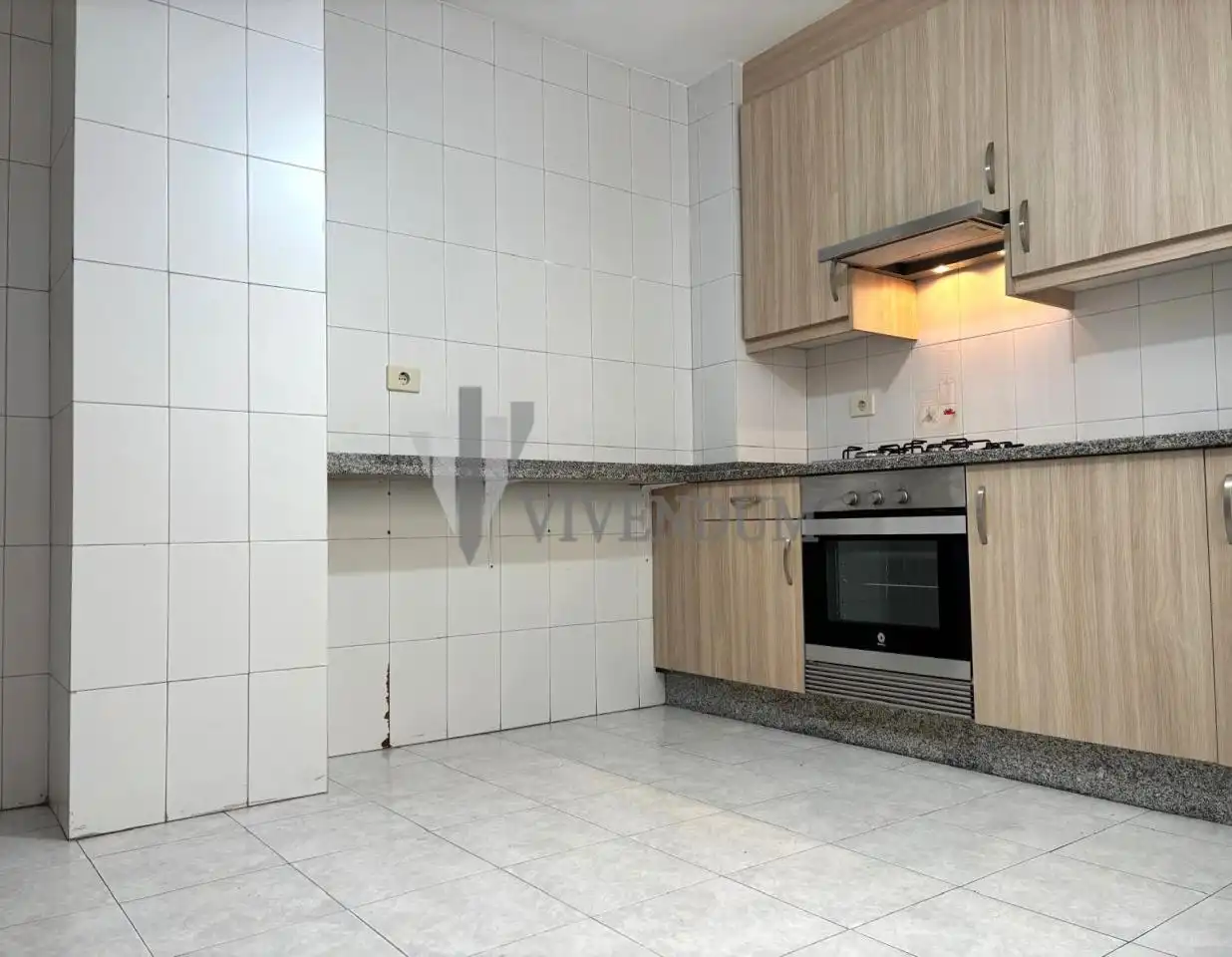Cocina de Piso de alquiler en Vigo  con Calefacción, Parquet y Terraza