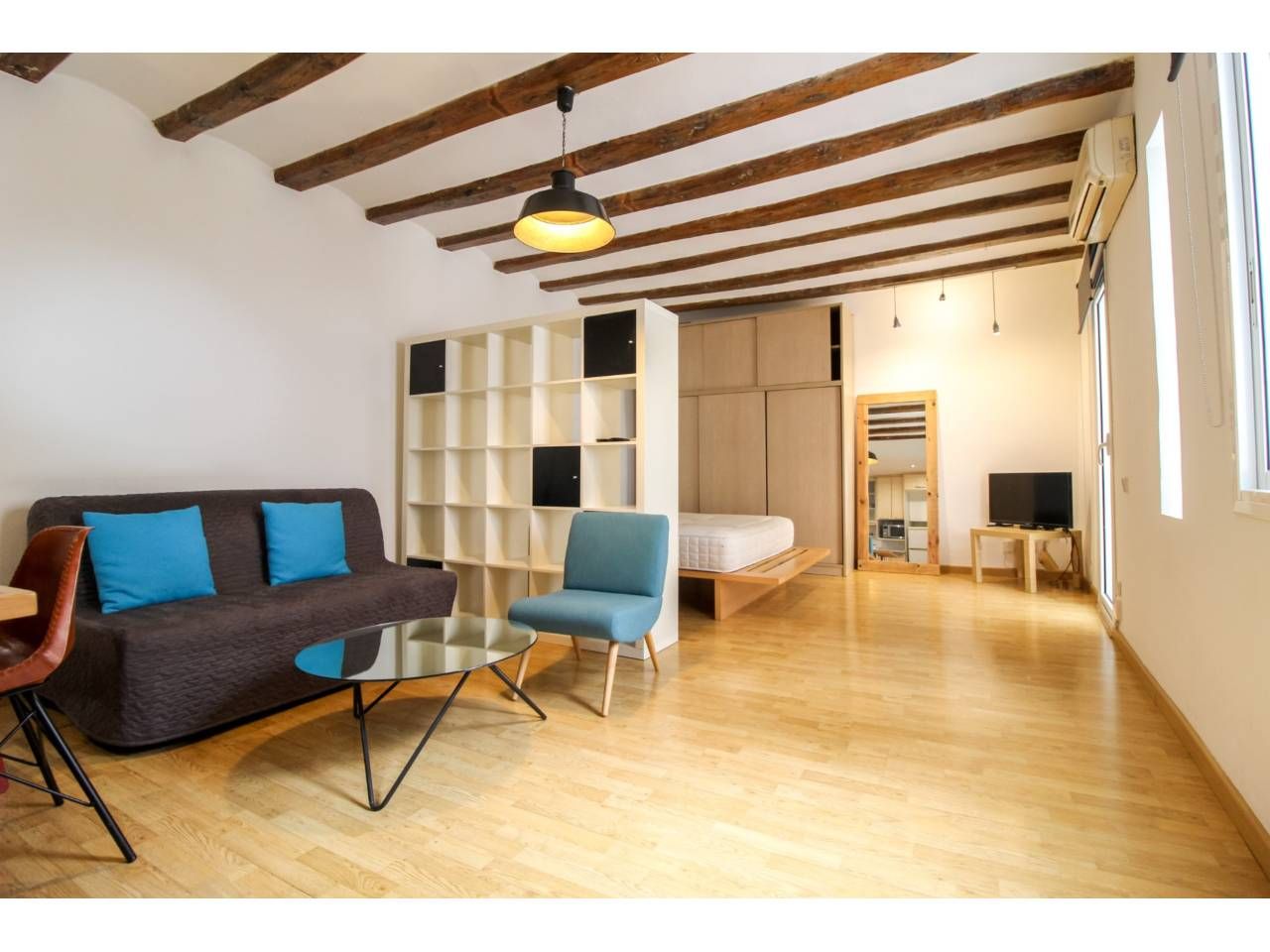 Sala d'estar de Pis de lloguer en  Barcelona Capital amb Aire condicionat, Parquet i Moblat
