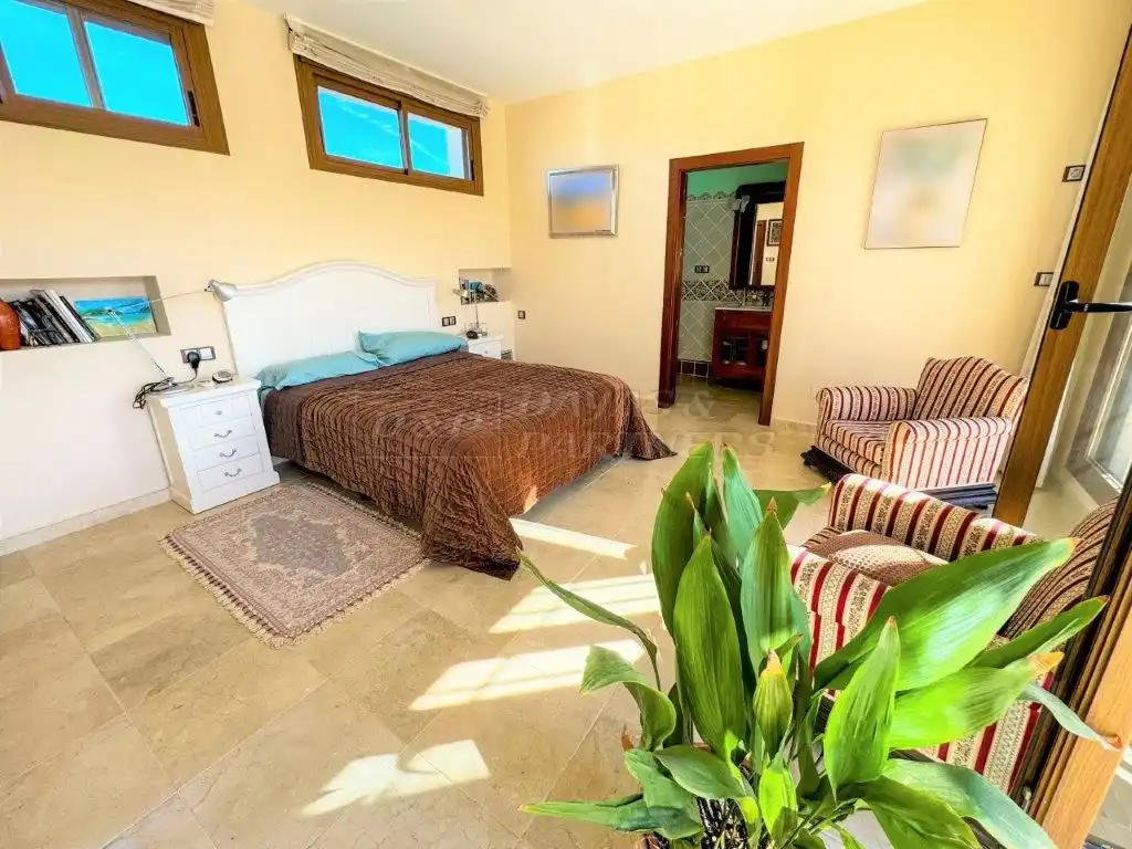 Dormitori de Casa o xalet en venda en Orihuela amb Aire condicionat, Jardí privat i Traster