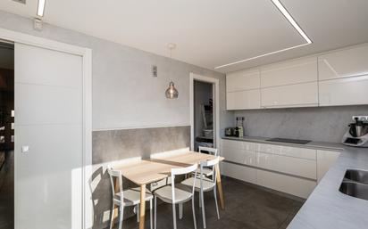 Cuina de Casa adosada en venda en Les Franqueses del Vallès amb Aire condicionat, Jardí privat i Terrassa