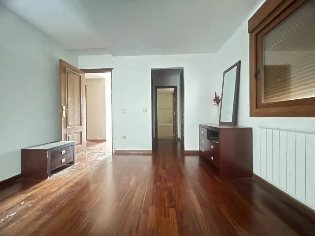 Schlafzimmer von Haus oder Chalet zum Verkauf in Layos mit Heizung, Privatgarten und Terrasse