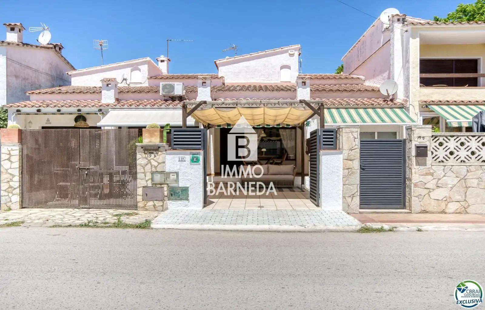 Vista exterior de Casa o chalet en venta en Empuriabrava con Terraza, Amueblado y Horno