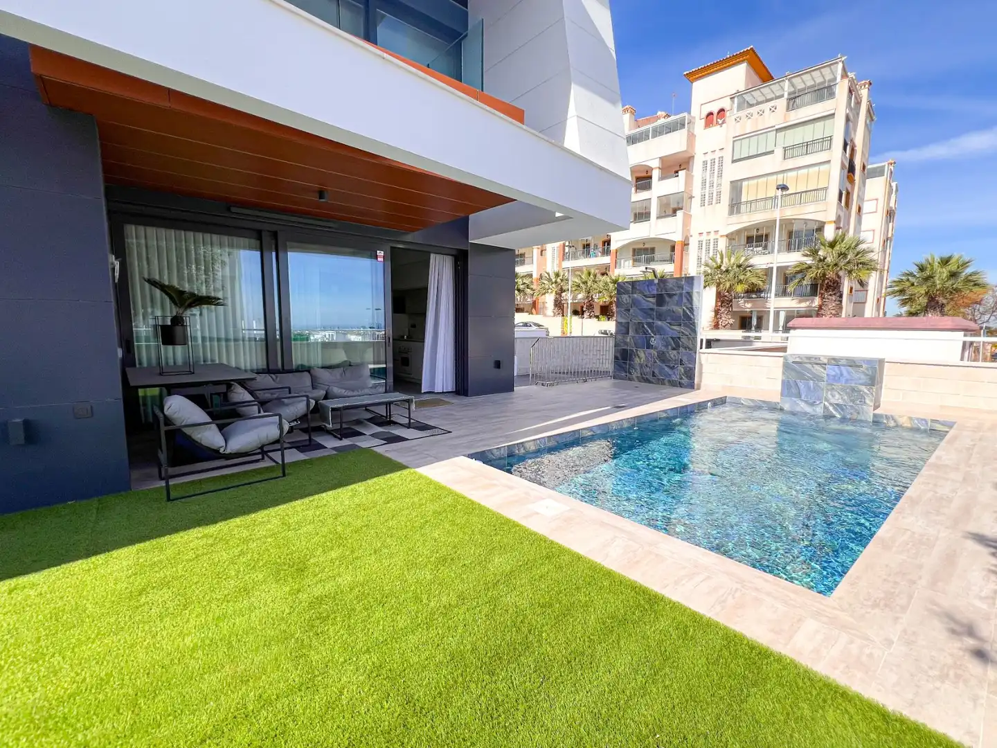 Piscina de Planta baja en venta en Guardamar del Segura con Aire acondicionado, Jardín privado y Terraza