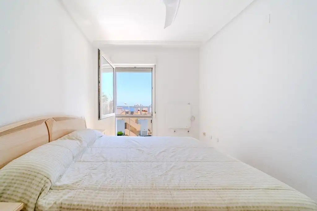 Dormitori de Casa adosada en venda en Orihuela amb Aire condicionat, Piscina i Moblat