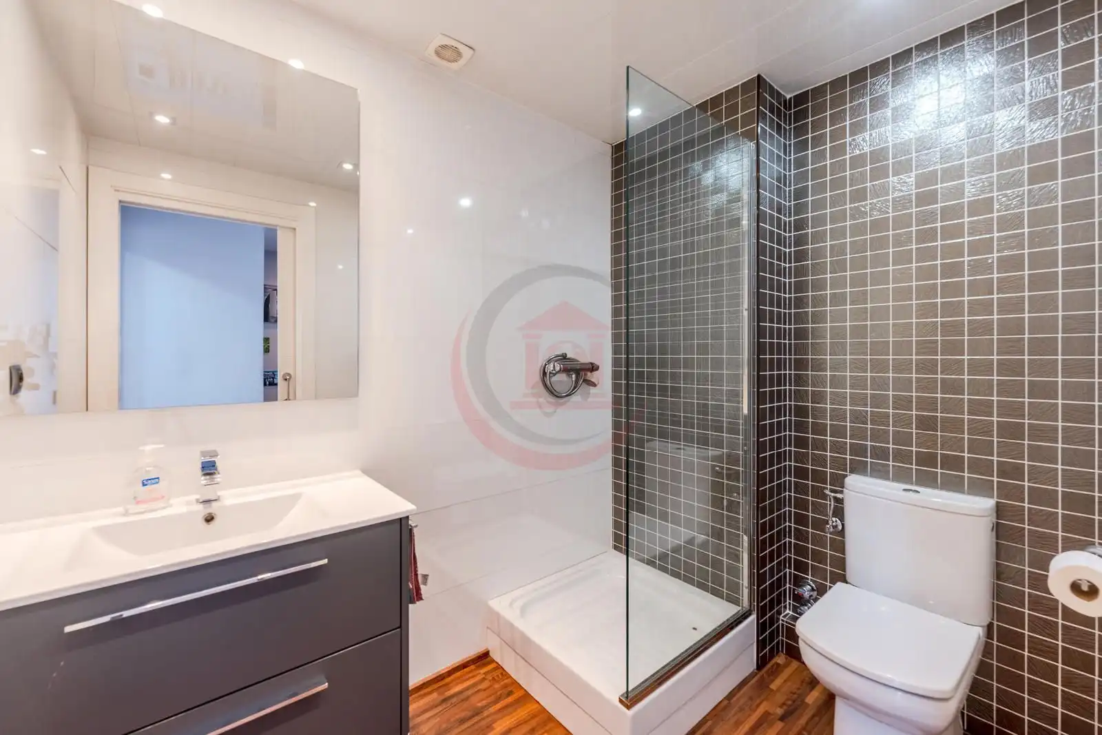 Baño de Edificio en venta en L'Hospitalet de Llobregat
