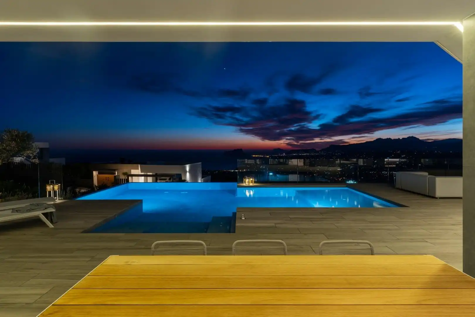Detached house with pool for sale in Cumbre del Sol