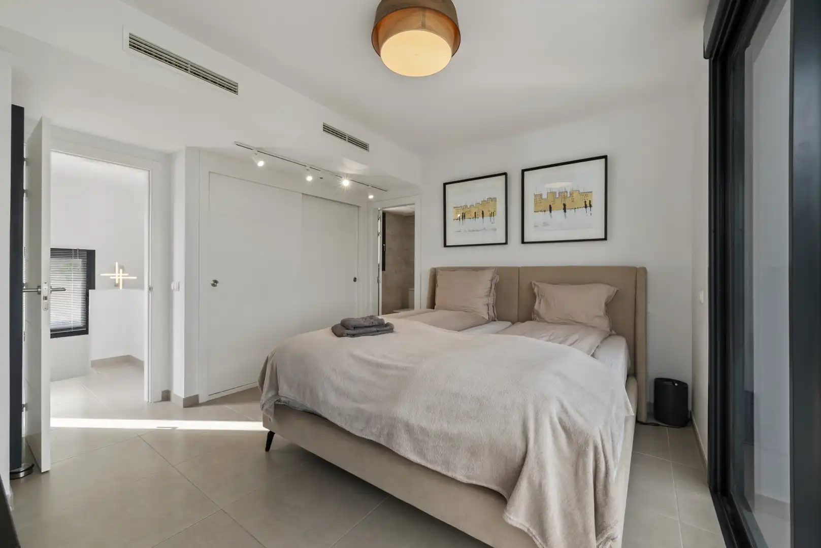 Schlafzimmer von Dachboden zum Verkauf in Mijas mit Klimaanlage, Terrasse und Schwimmbad