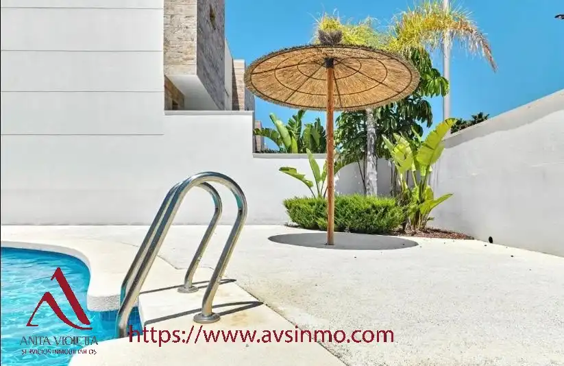 Piscina de Casa o chalet de alquiler en San Pedro del Pinatar con Aire acondicionado, Jardín privado y Amueblado