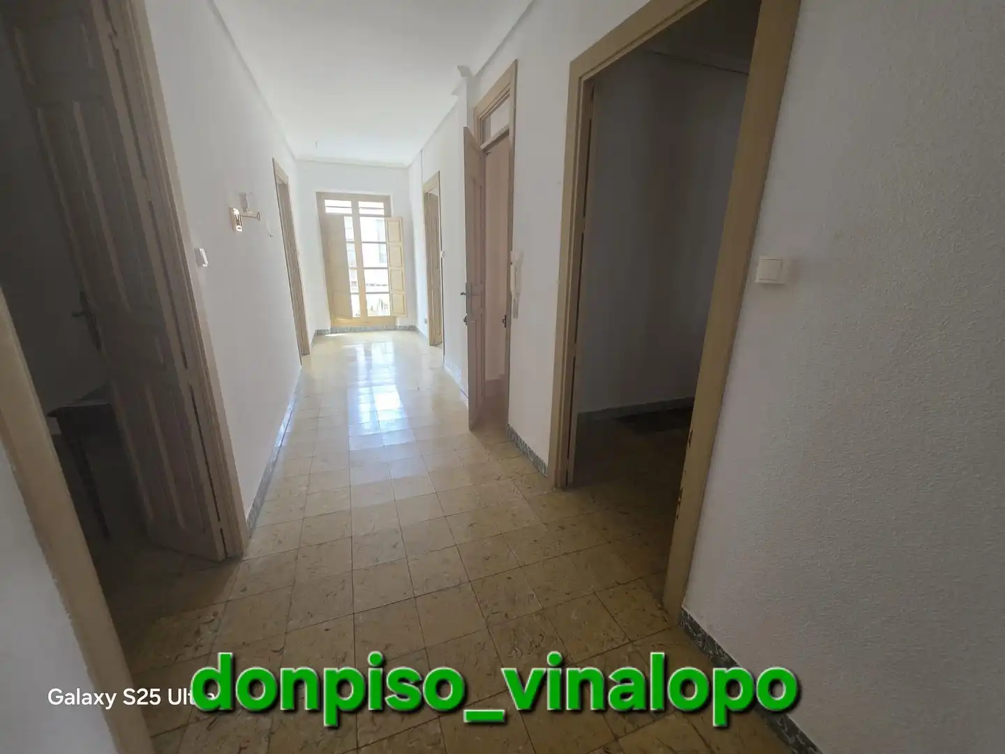 Casa aparellada en venda a Plaza Castelar - Mercado Central