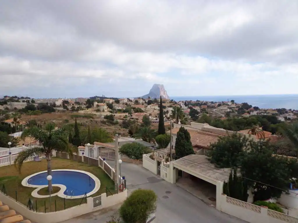 Vista exterior de Casa adosada en venda en Calpe / Calp amb Piscina