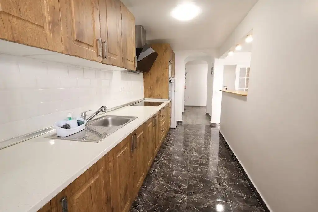Cuina de Apartament en venda en Torrevieja amb Terrassa i Piscina comunitària