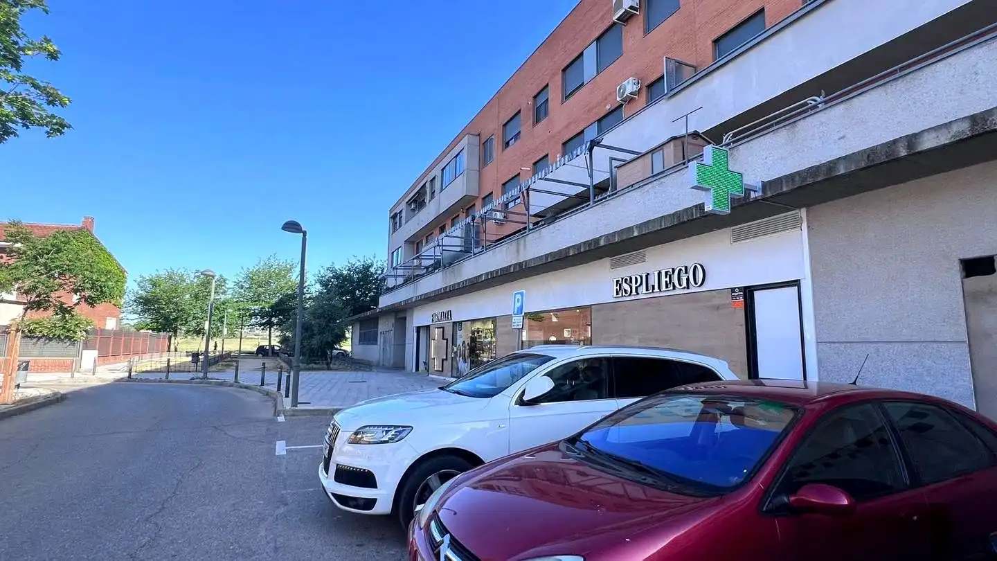 Local comercial en alquiler en Espliego, imagen 2