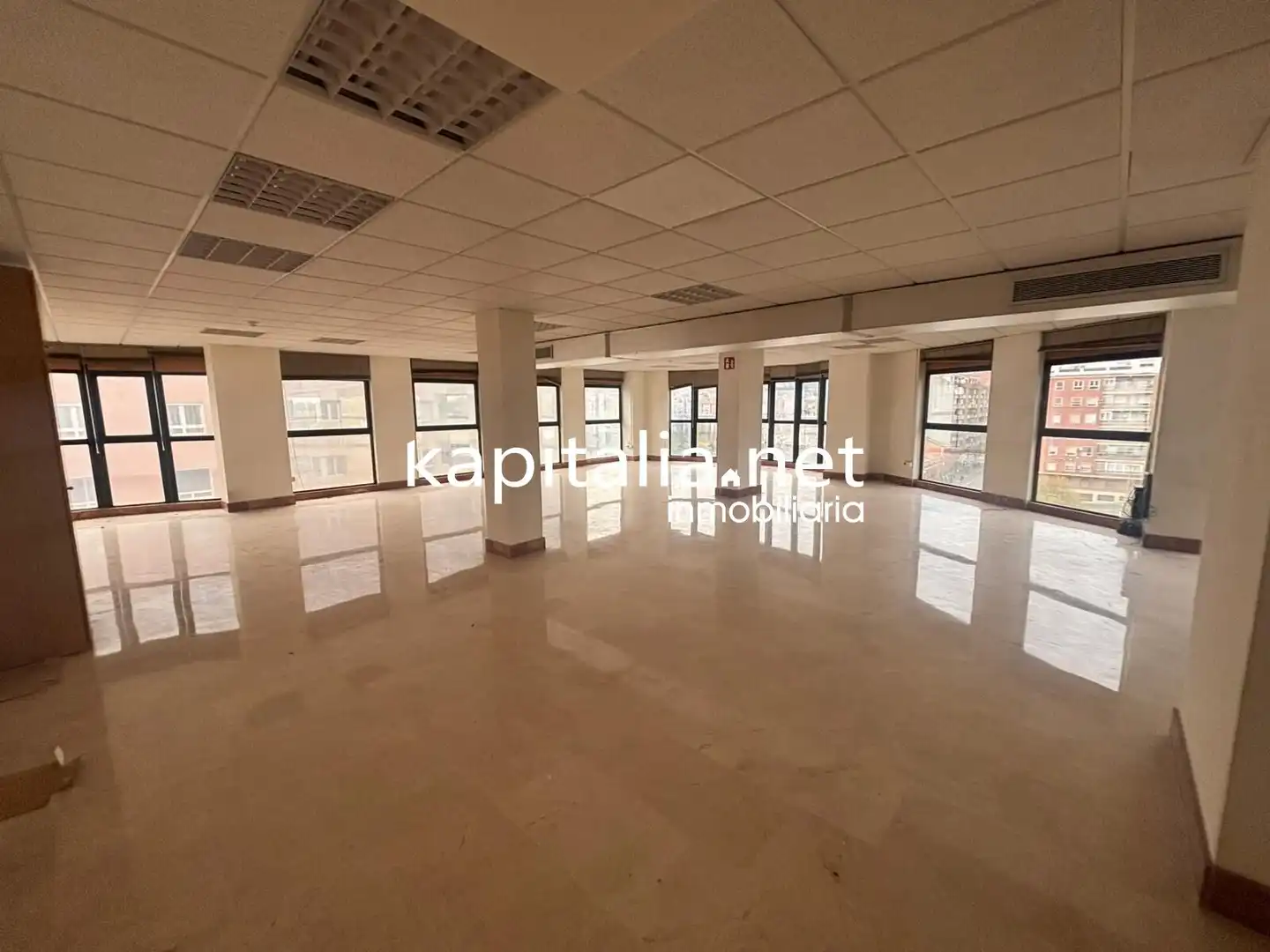 Office for rent in Alcoy / Alcoi  with Air Conditioner