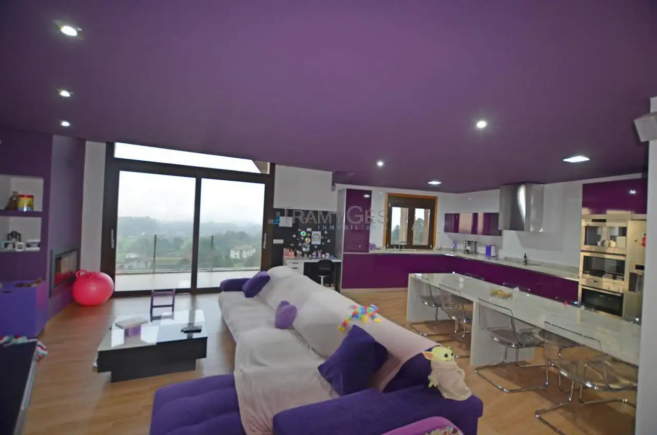 Sala de estar de Casa o chalet en venta en Tui con Calefacción, Jardín privado y Terraza