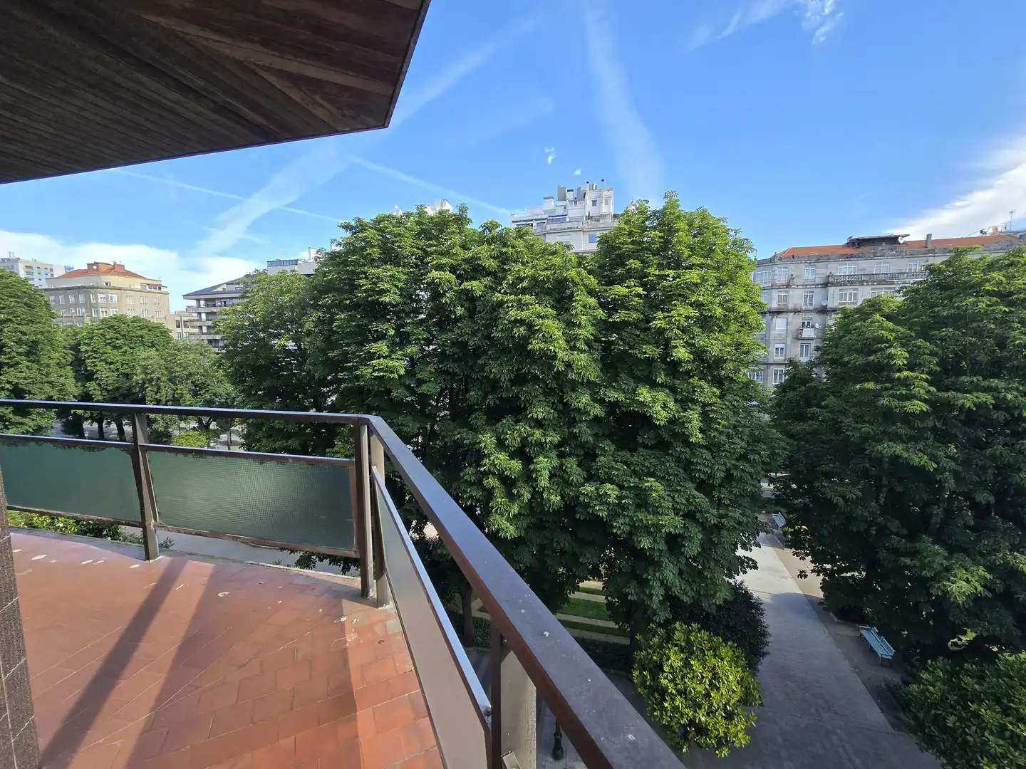 Terrassa de Pis de lloguer en Vigo  amb Calefacció, Parquet i Moblat