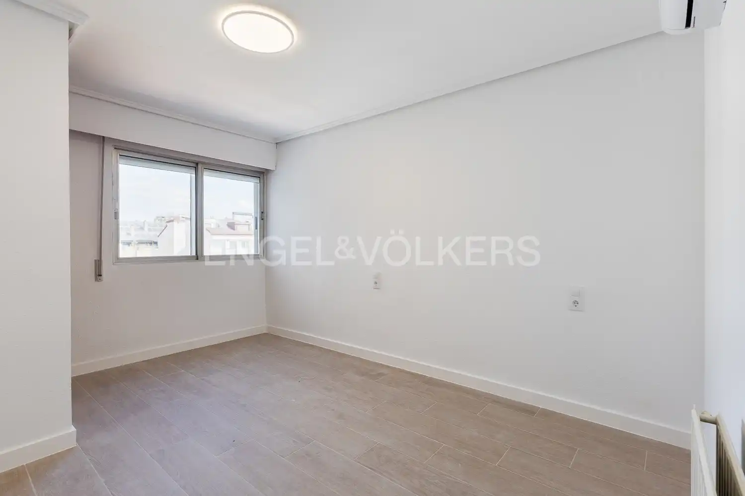 Schlafzimmer von Wohnung zur Miete in Valencia mit Klimaanlage, Heizung und Terrasse