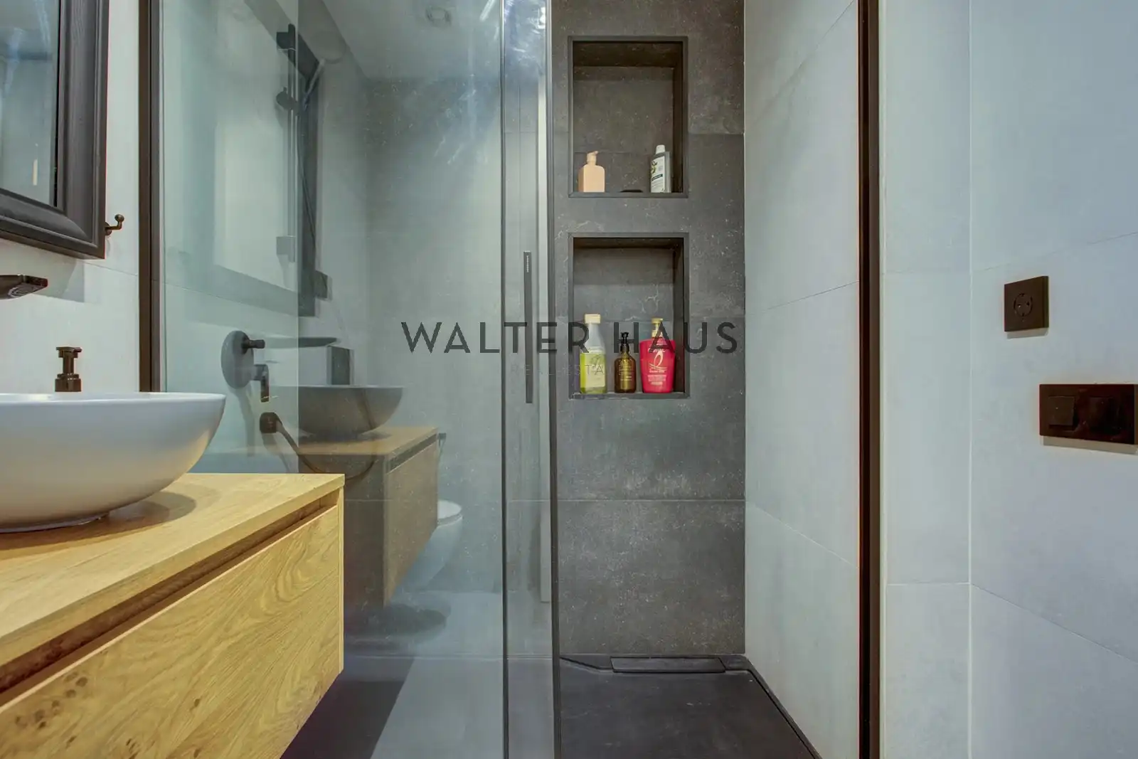 Baño de Piso en venta en Barcelona con Aire acondicionado, Calefacción y Terraza