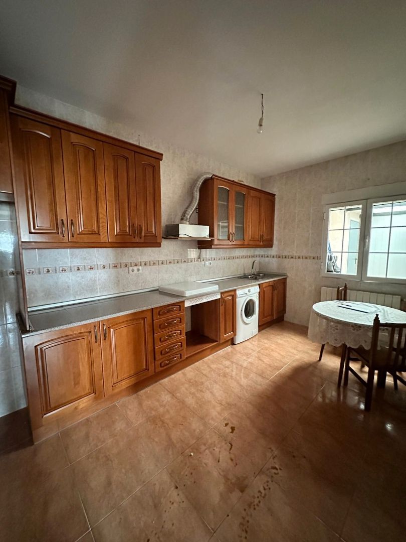 Cuina de Casa o xalet en venda en Mota del Cuervo amb Calefacció, Terrassa i Balcó