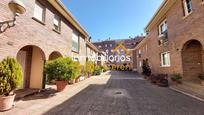 Vista exterior de Casa adosada en venda en Santo Domingo de la Calzada amb Calefacció, Jardí privat i Terrassa