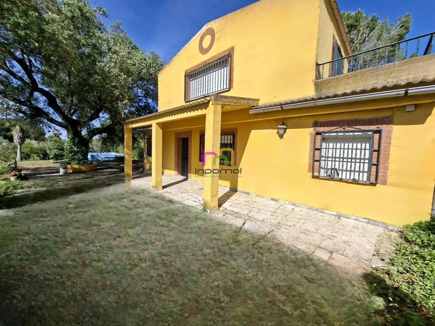 Außenansicht von Country house zum Verkauf in Badajoz Capital mit Terrasse, Abstellraum und Schwimmbad