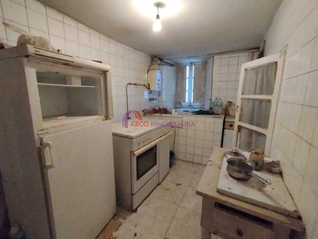 Cuina de Casa adosada en venda en Arcos amb Calefacció, Jardí privat i Traster