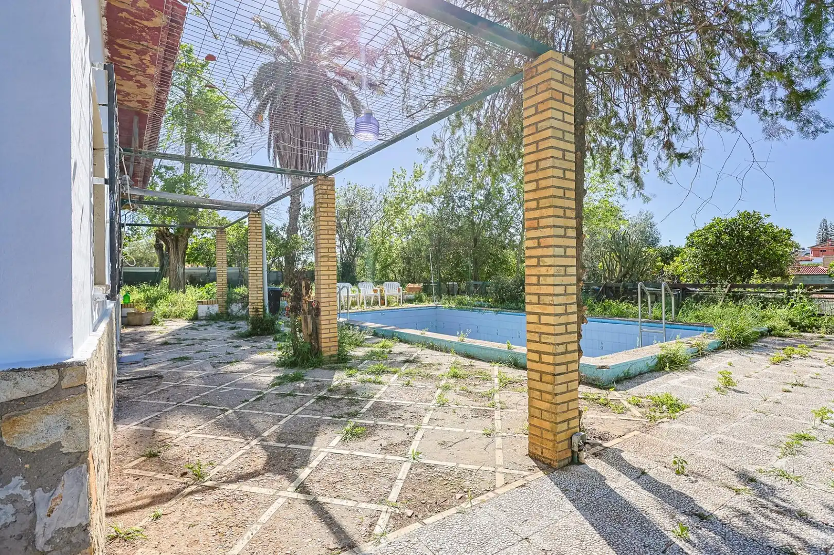 Piscina de Casa o xalet en venda en Sanlúcar la Mayor amb Aire condicionat i Piscina