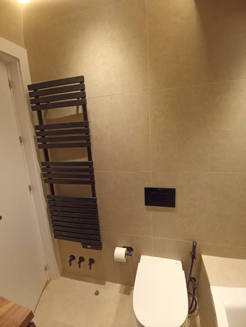 Flat for rent in Calle Asturias, Parque San Francisco - Uría