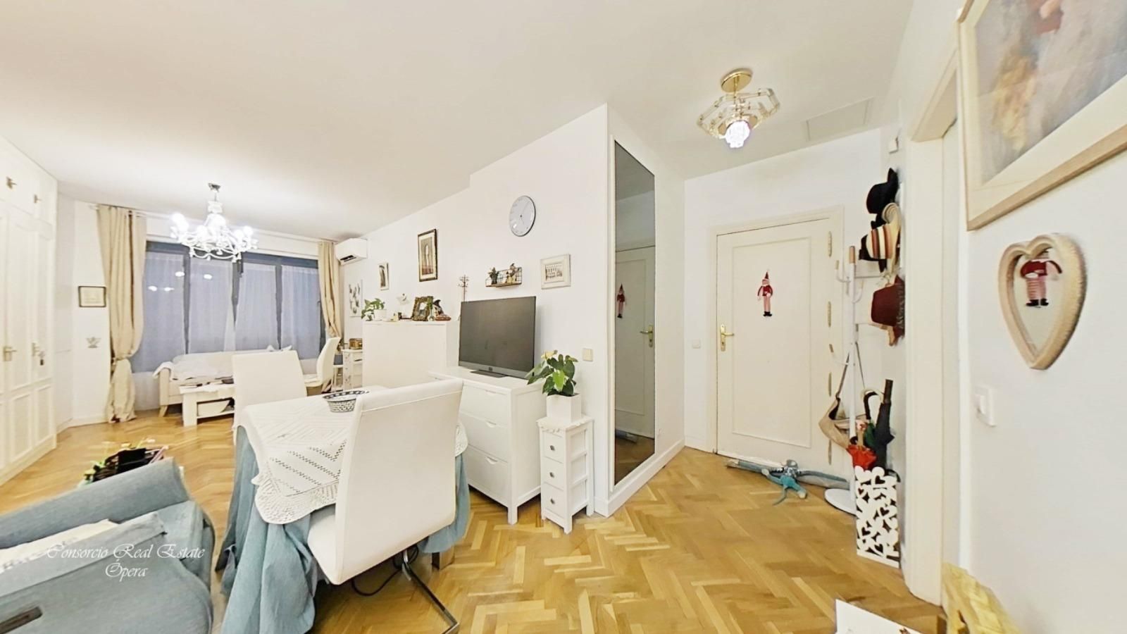 Bedroom of Flat for sale in  Madrid Capital  with Air Conditioner, Heating and Balcony